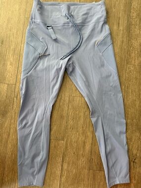 Lullulemon 90 Degrees Interlock Frontier
Light blue